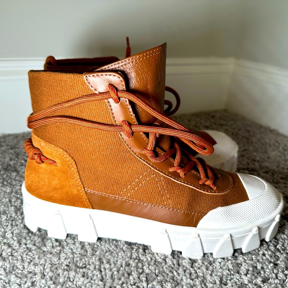 Schutz booties